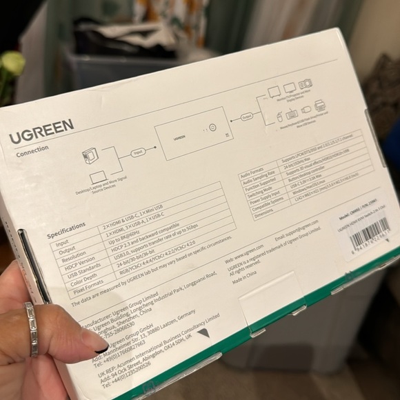 UGREEN 8K Displayport KVM Switch DP 1.4 with 4 USB 3.0 Ports (3 USB-A + 1 USB-C) - Picture 8 of 8